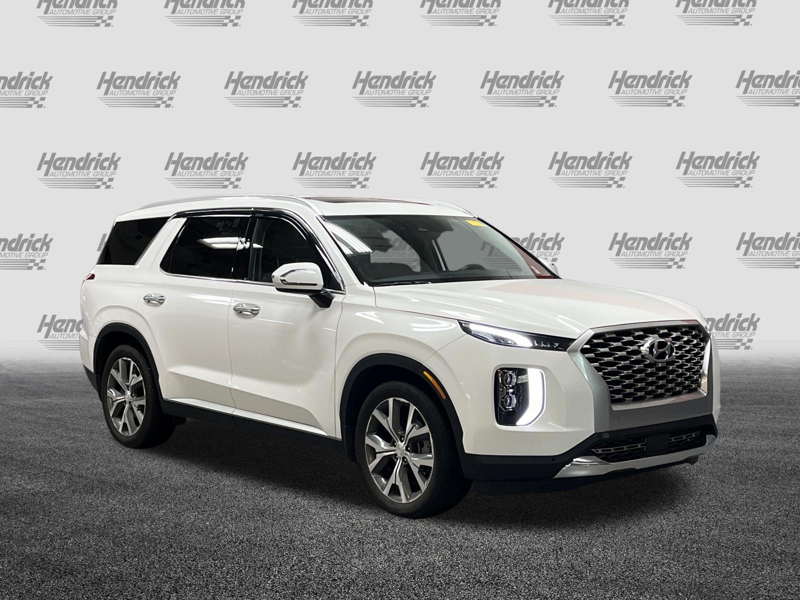 Used 2022 Hyundai Palisade SEL w/ Premium Package FWD image 2