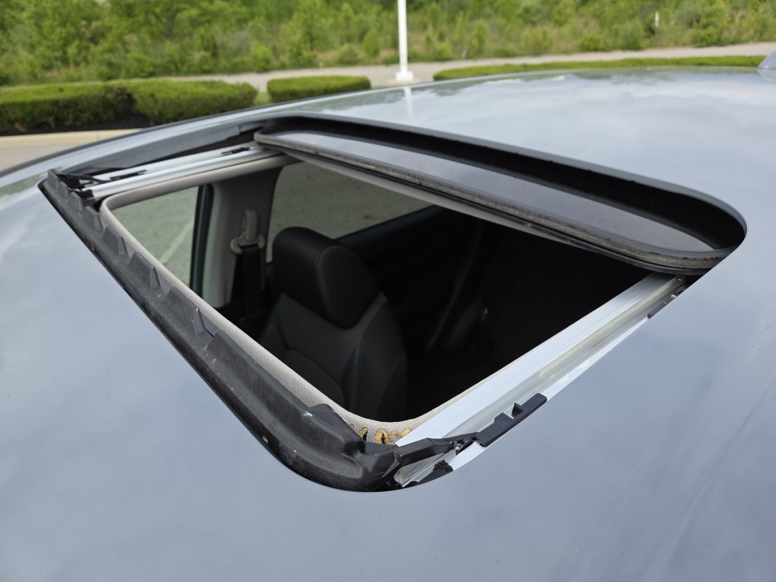 Used 2025 Honda CR-V EX image 3