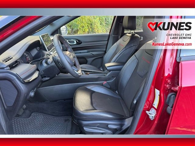 Used 2025 Jeep Compass Trailhawk image 13