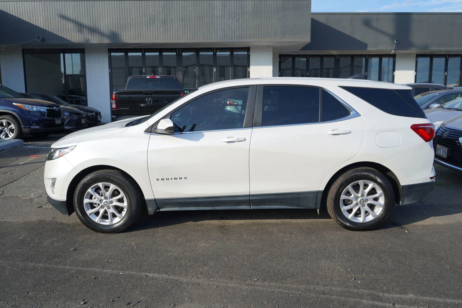 Used 2021 Chevrolet Equinox LT FWD image 2