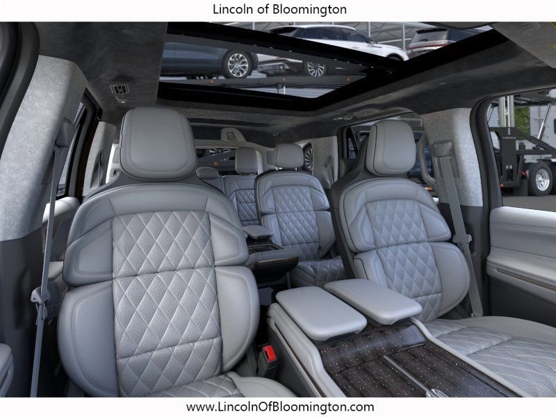 New 2026 Lincoln Navigator Black Label w/ Black Label Special Edition AWD/4WD image 11