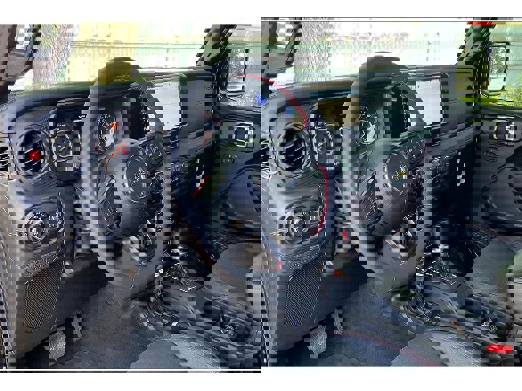 Used 2024 Jeep Wrangler Unlimited Rubicon w/ Technology Group image 15