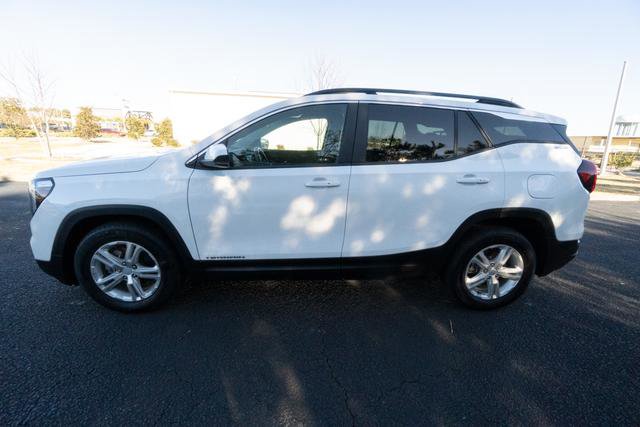 Used 2024 GMC Terrain SLE w/ Driver Convenience Package image 6