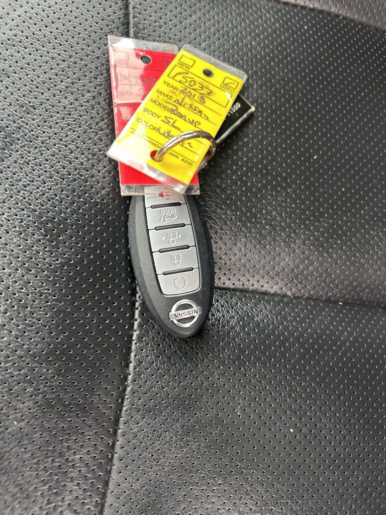 Used 2018 Nissan Rogue SL w/ Premium Package image 31