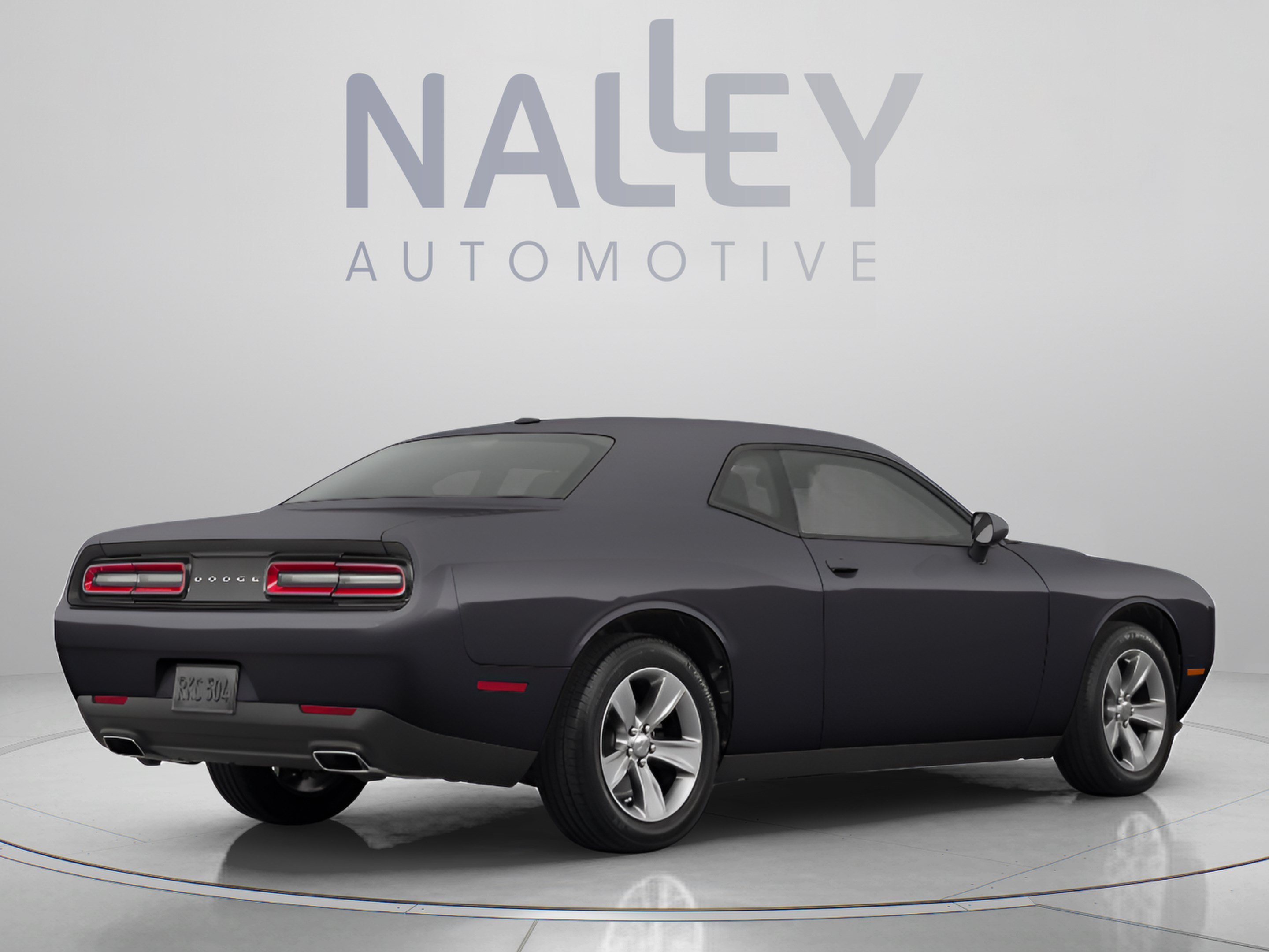 Used 2016 Dodge Challenger SXT RWD image 5