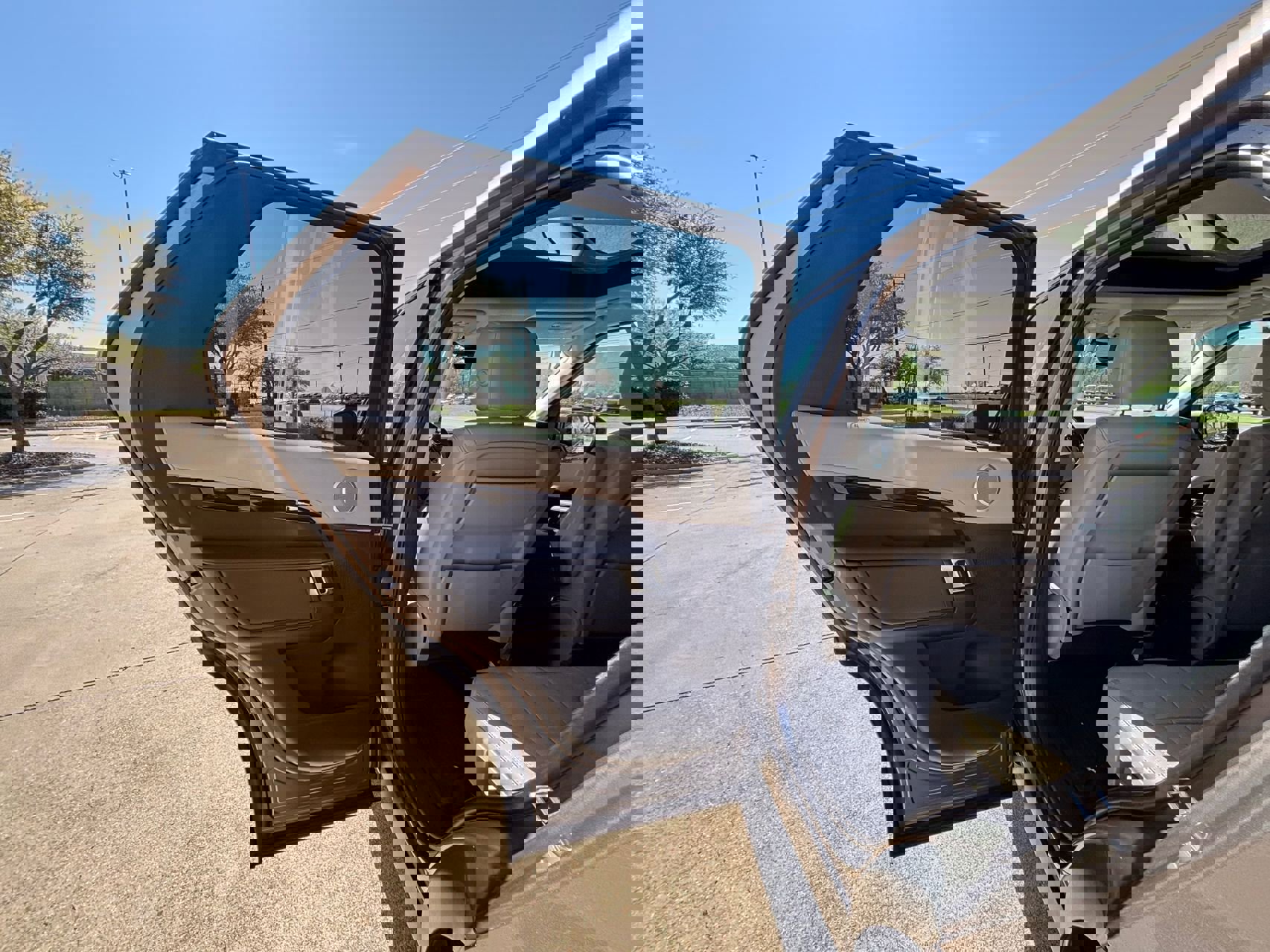 Used 2017 Land Rover Discovery SE image 23