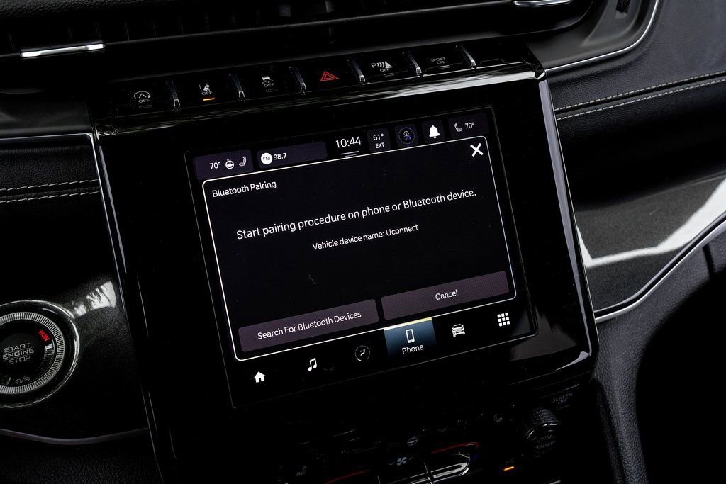 Used 2023 Jeep Grand Cherokee Laredo w/ Luxury Tech Group I image 40