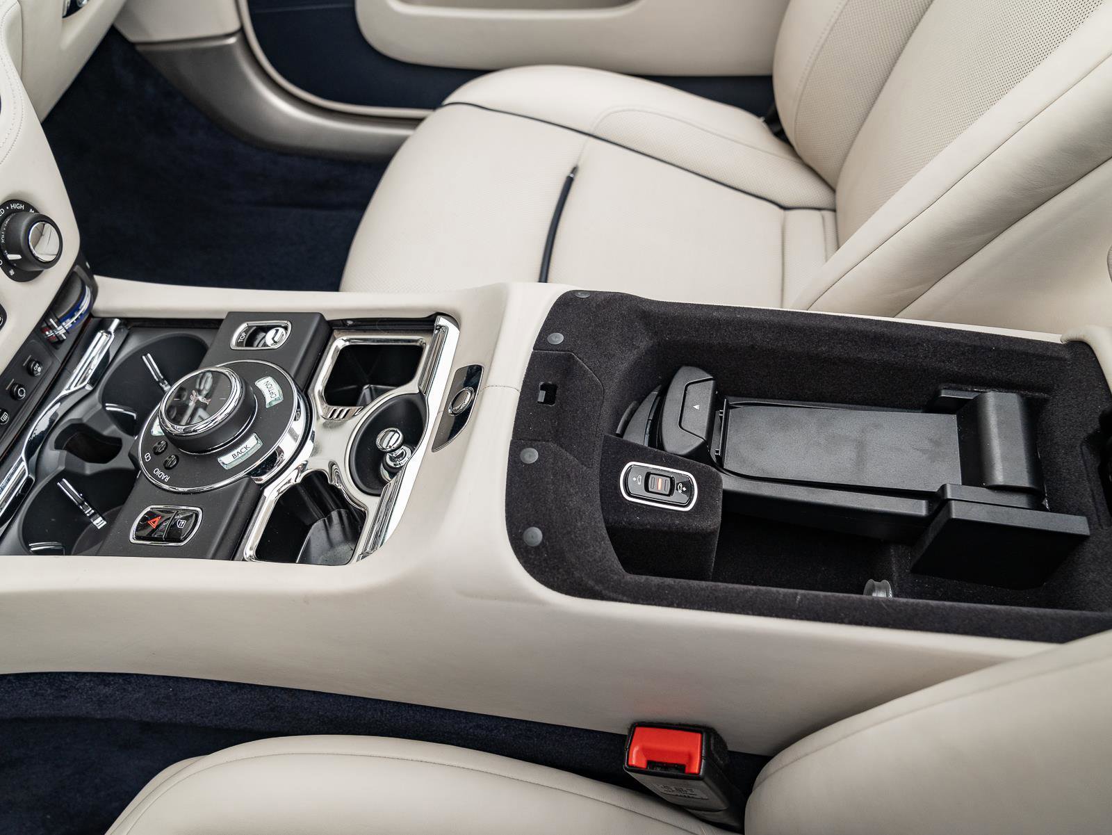 Used 2017 Rolls-Royce Dawn image 45