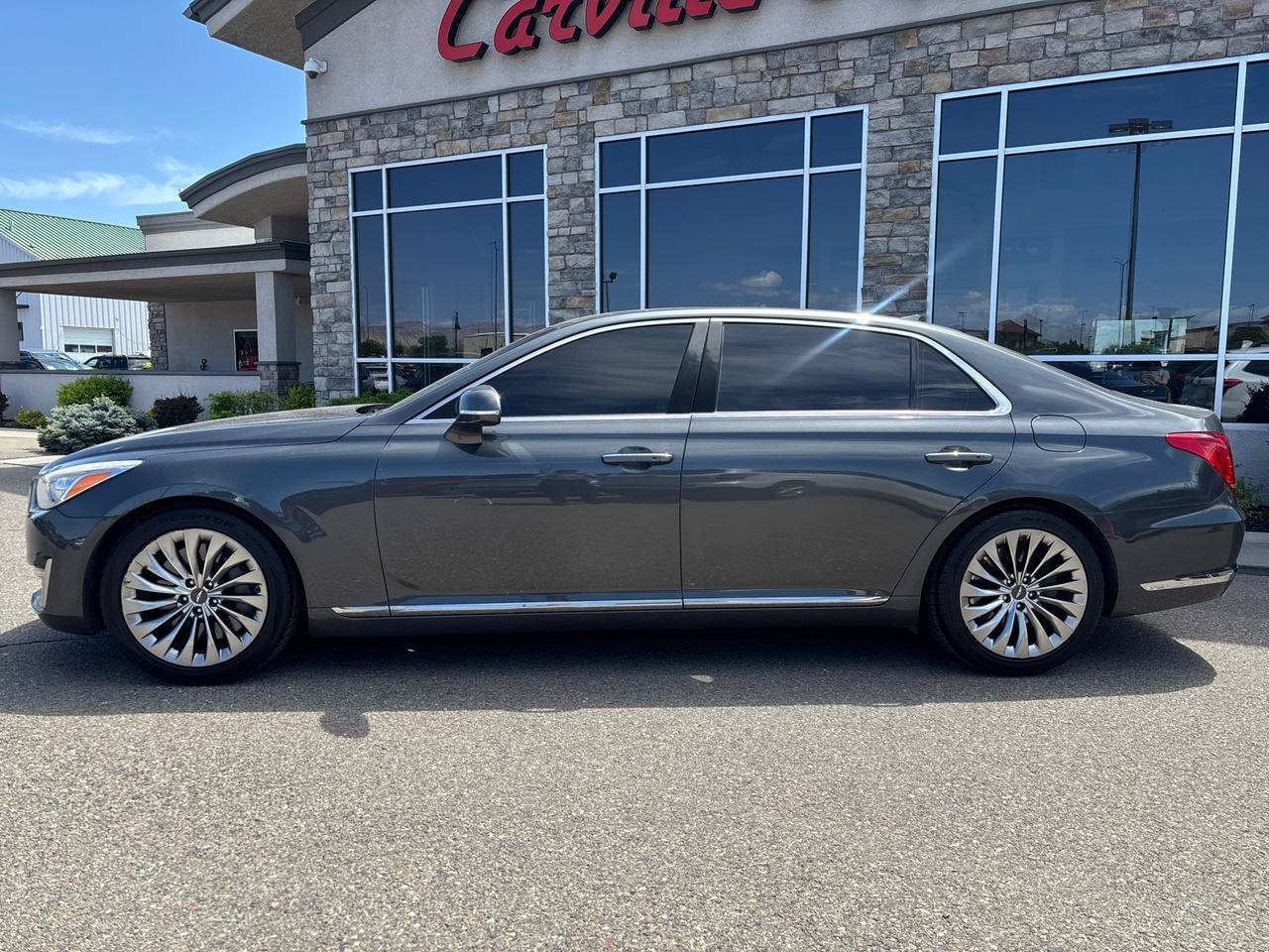 Used 2018 Genesis G90 5.0 Ultimate AWD/4WD image 2