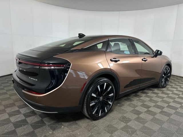 Used 2023 Toyota Crown Platinum image 3