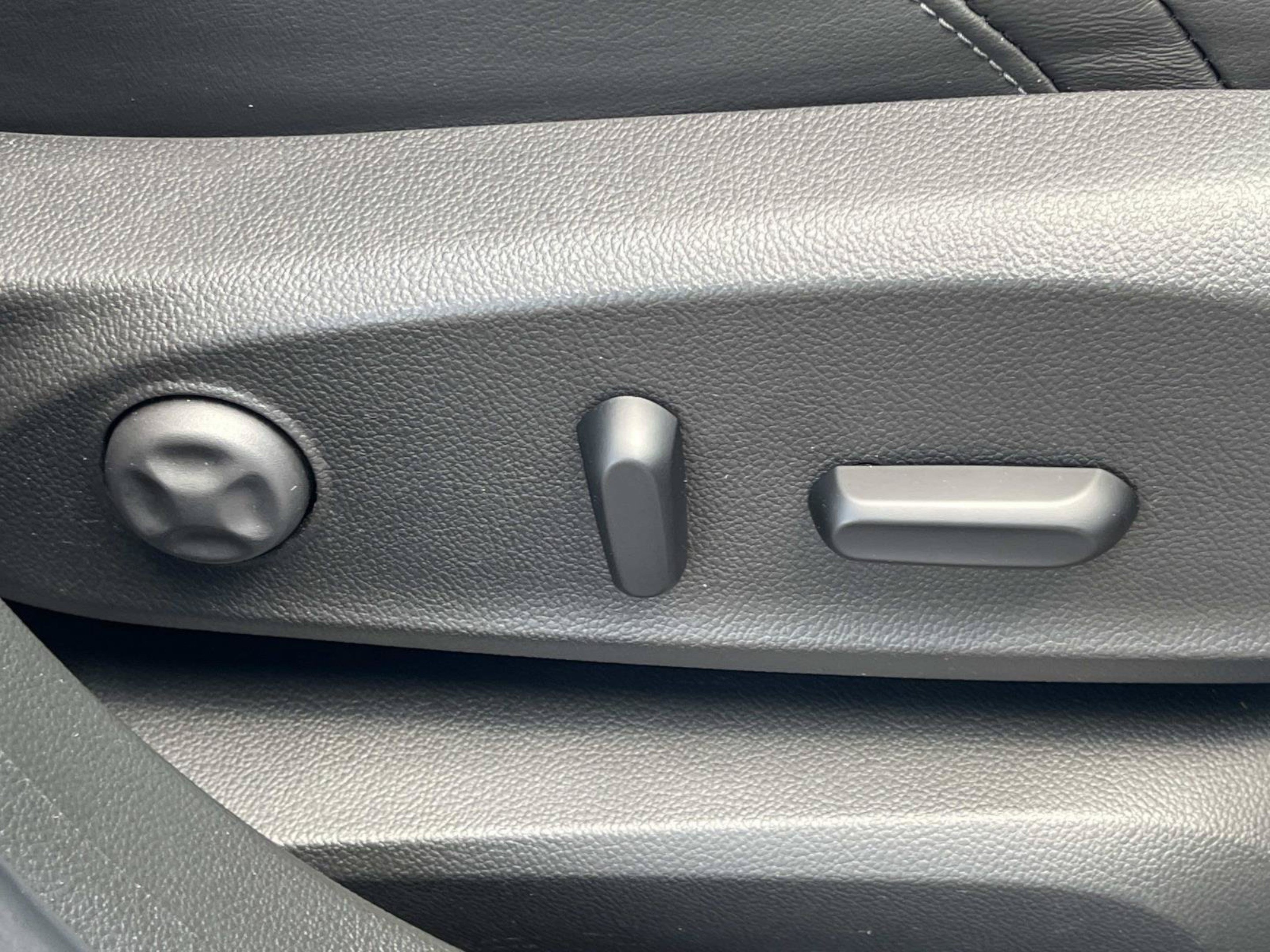 Used 2020 Buick Envision Essence FWD image 21