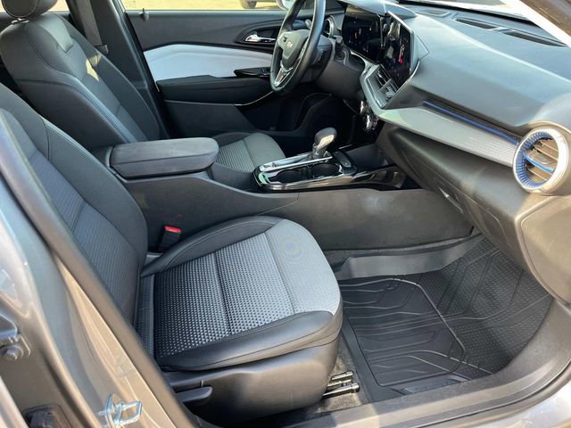 Certified 2025 Chevrolet Trax LT w/ LT Convenience Package image 26