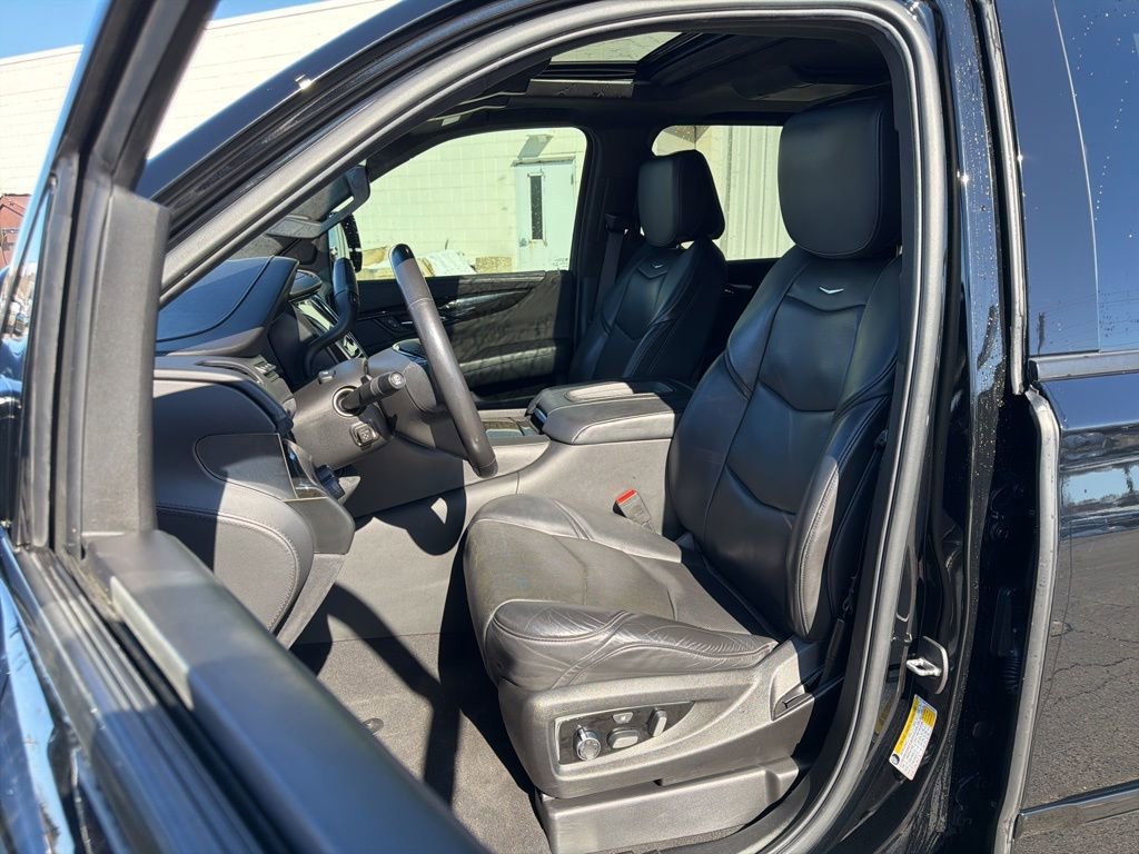 Used 2019 Cadillac Escalade Platinum w/ Escalade Sport Edition AWD/4WD image 18
