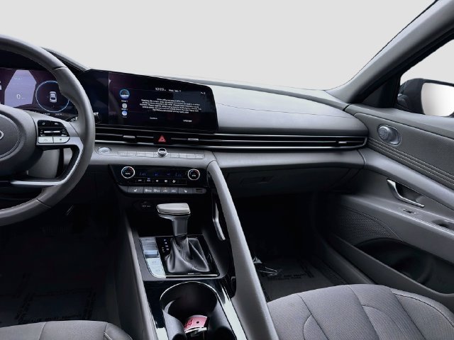 Used 2025 Hyundai Elantra SEL FWD image 22