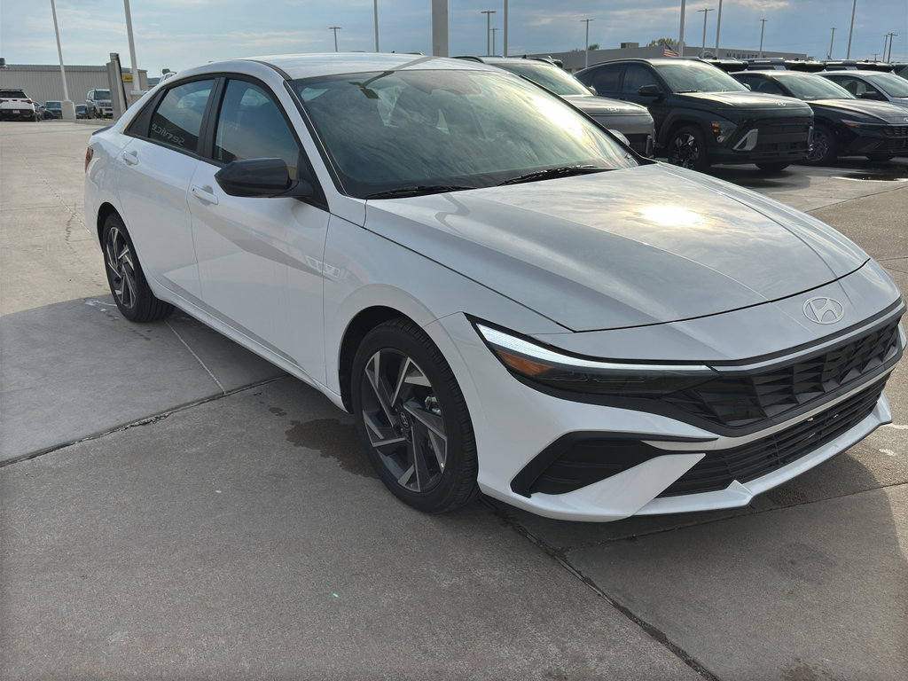 New 2025 Hyundai Elantra Sport image 2