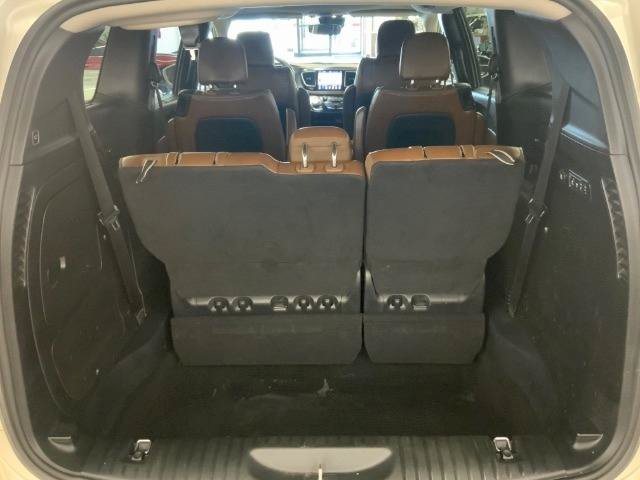 Used 2019 Chrysler Pacifica Limited w/ Tire & Wheel Group FWD image 36