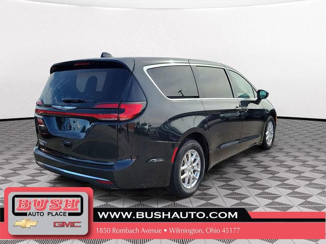 Used 2023 Chrysler Pacifica Touring-L image 4