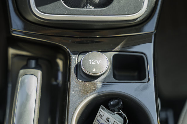 Used 2017 Ford C-MAX Energi Titanium FWD image 35