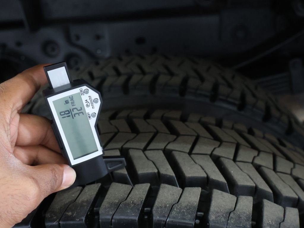 Used 2015 Ford F550 2WD Regular Cab Super Duty image 26