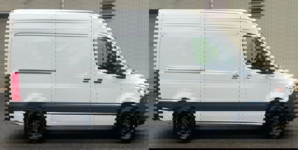 Used 2025 Mercedes-Benz Sprinter 2500 image 3