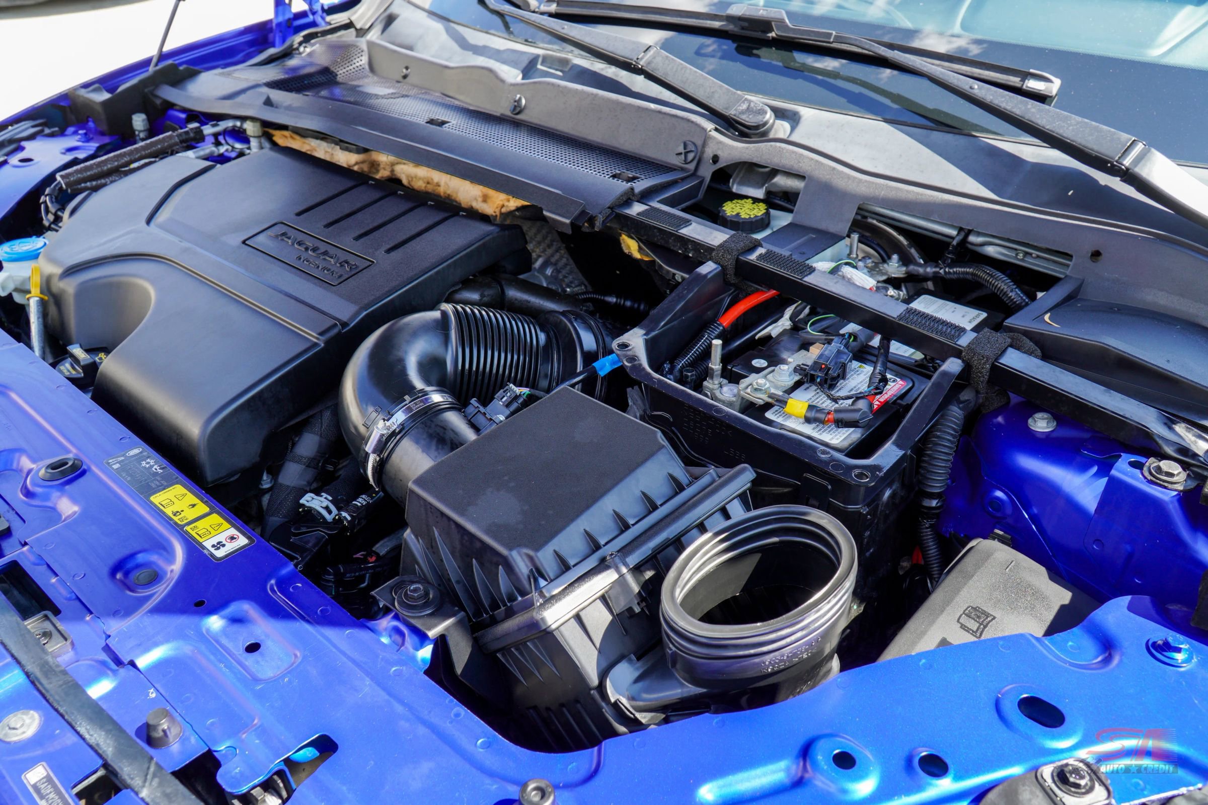 Used 2018 Jaguar E-PACE R-Dynamic HSE image 12