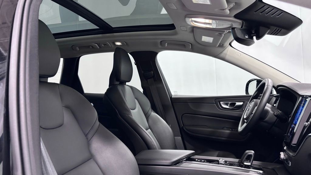Certified 2025 Volvo XC60 B5 Core AWD/4WD image 19