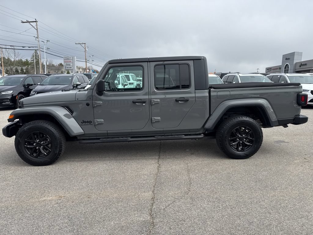 Certified 2021 Jeep Gladiator Sport AWD/4WD image 2