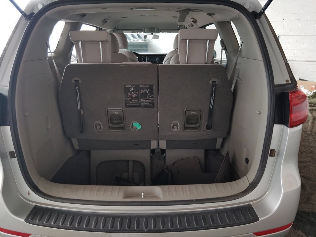 Used 2018 Kia Sedona L FWD image 18