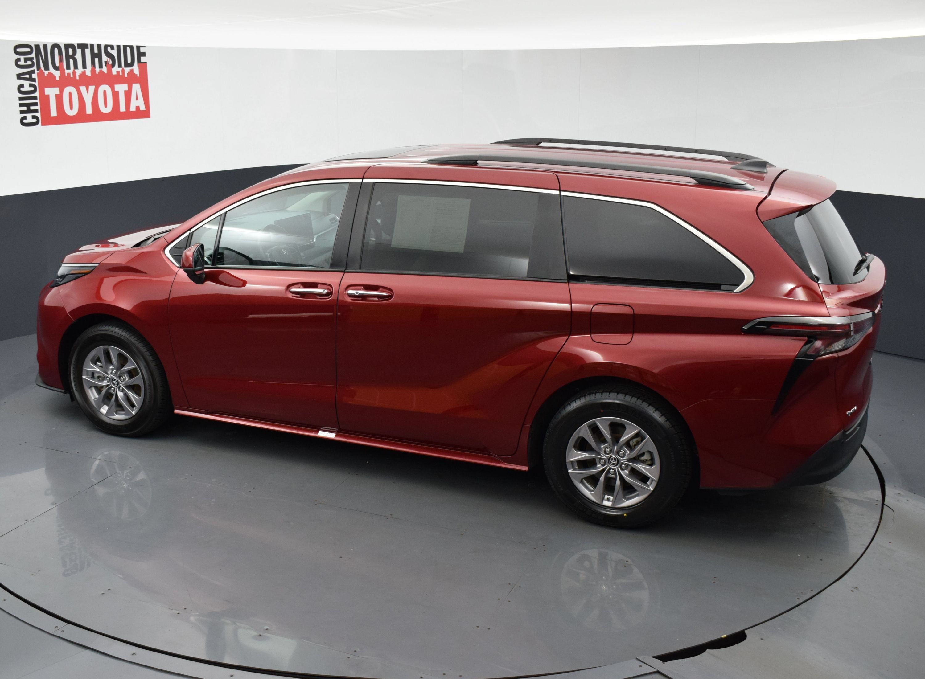 Used 2025 Toyota Sienna XLE FWD image 23