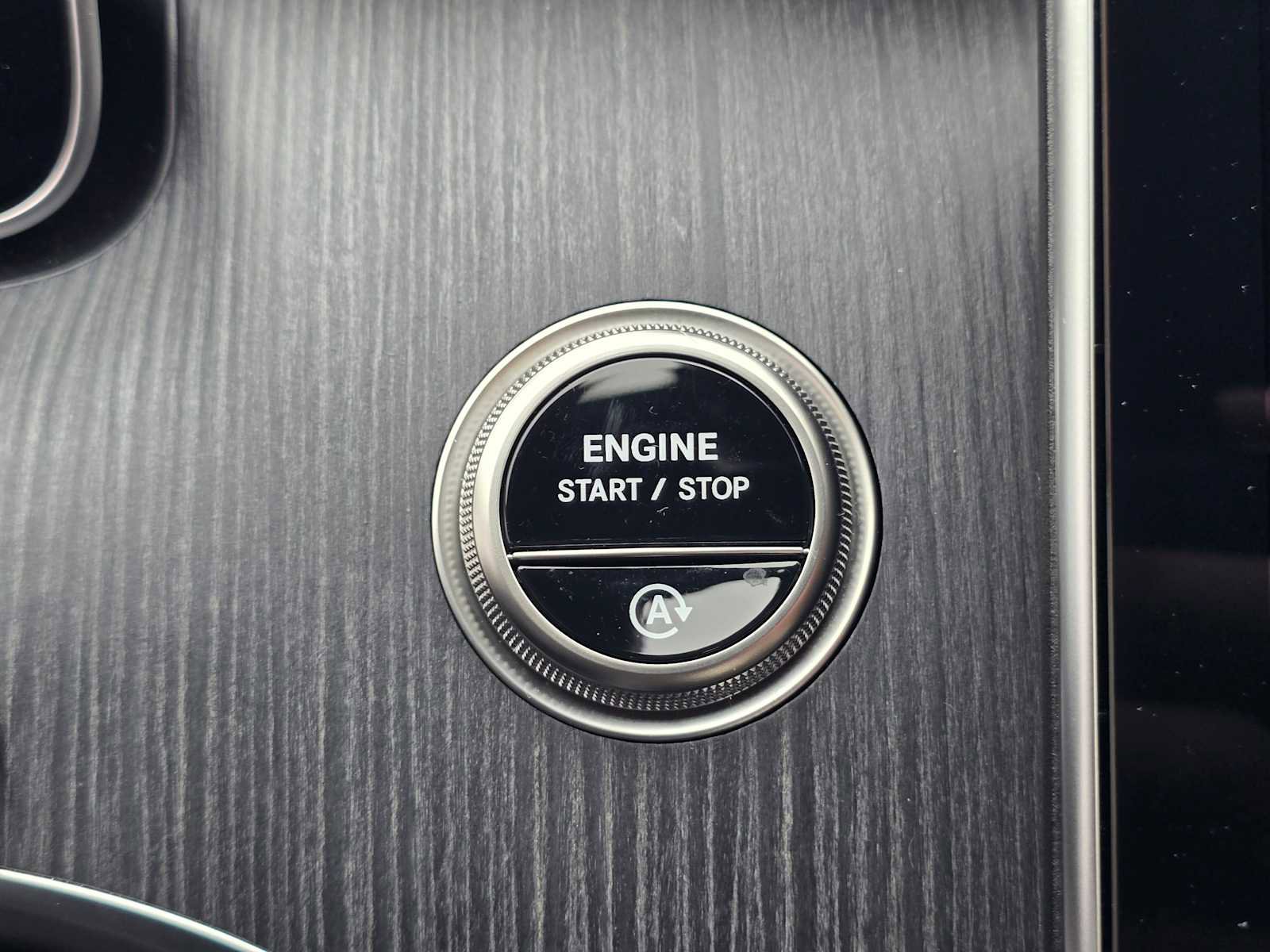 Used 2025 Mercedes-Benz C 300 4MATIC Sedan image 34