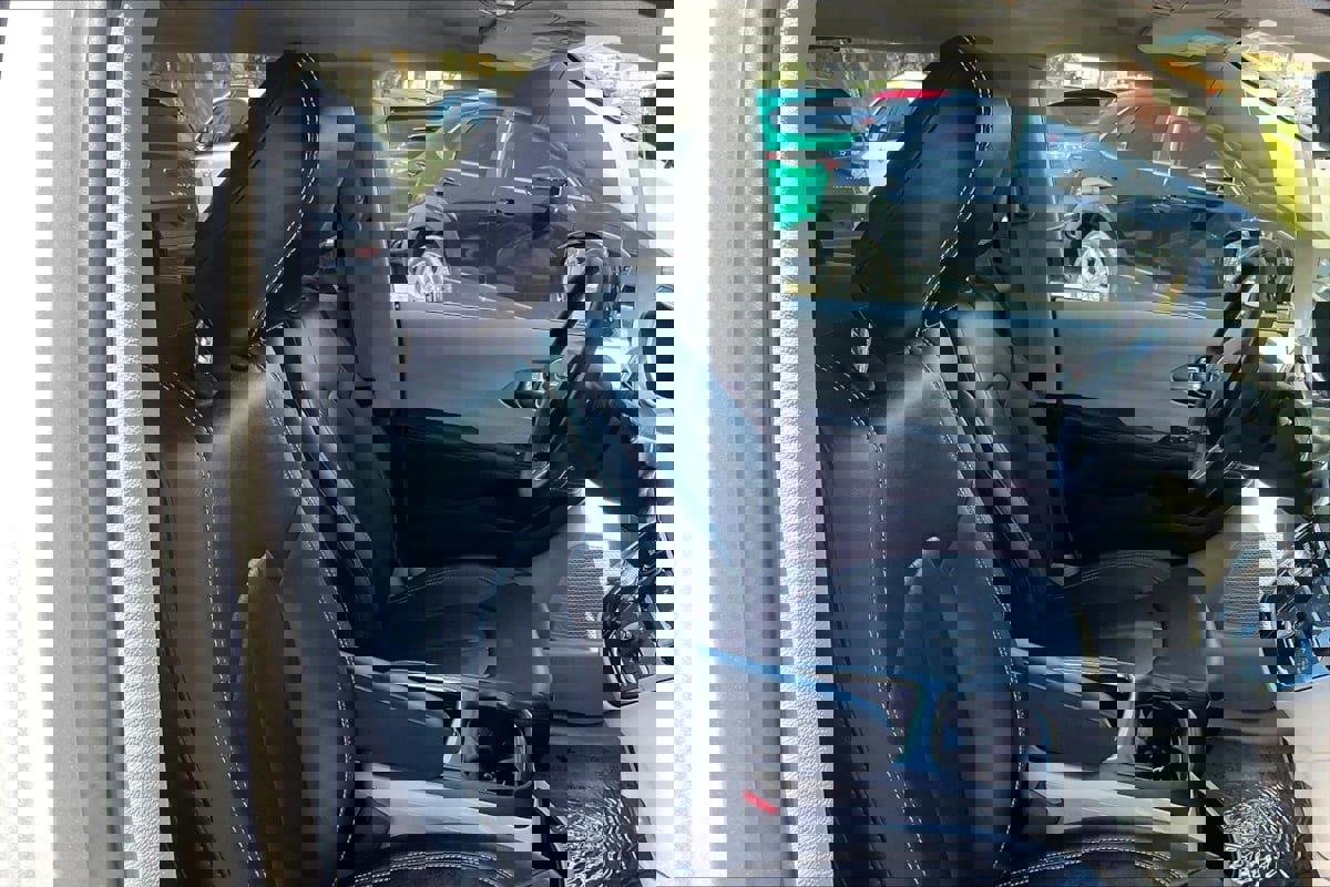 Used 2024 Chrysler Pacifica Touring-L image 7