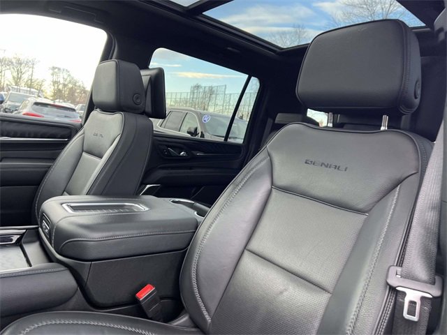Used 2023 GMC Yukon XL Denali w/ Denali Reserve Package image 14