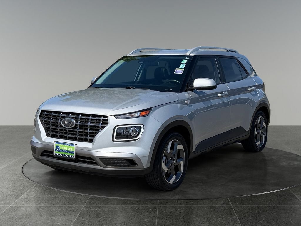 Used 2021 Hyundai Venue SEL w/ Premium Package FWD image 3