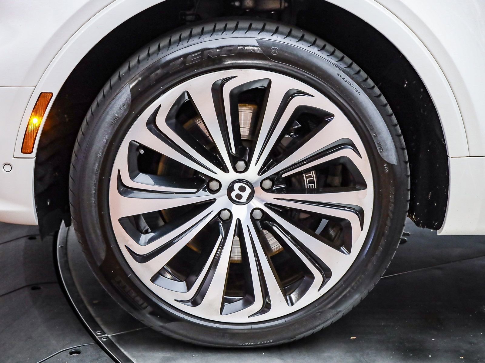 Used 2021 Bentley Bentayga image 8