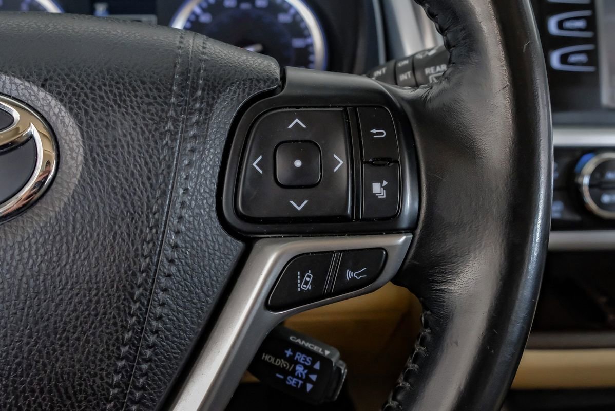 Used 2018 Toyota Highlander XLE FWD image 17