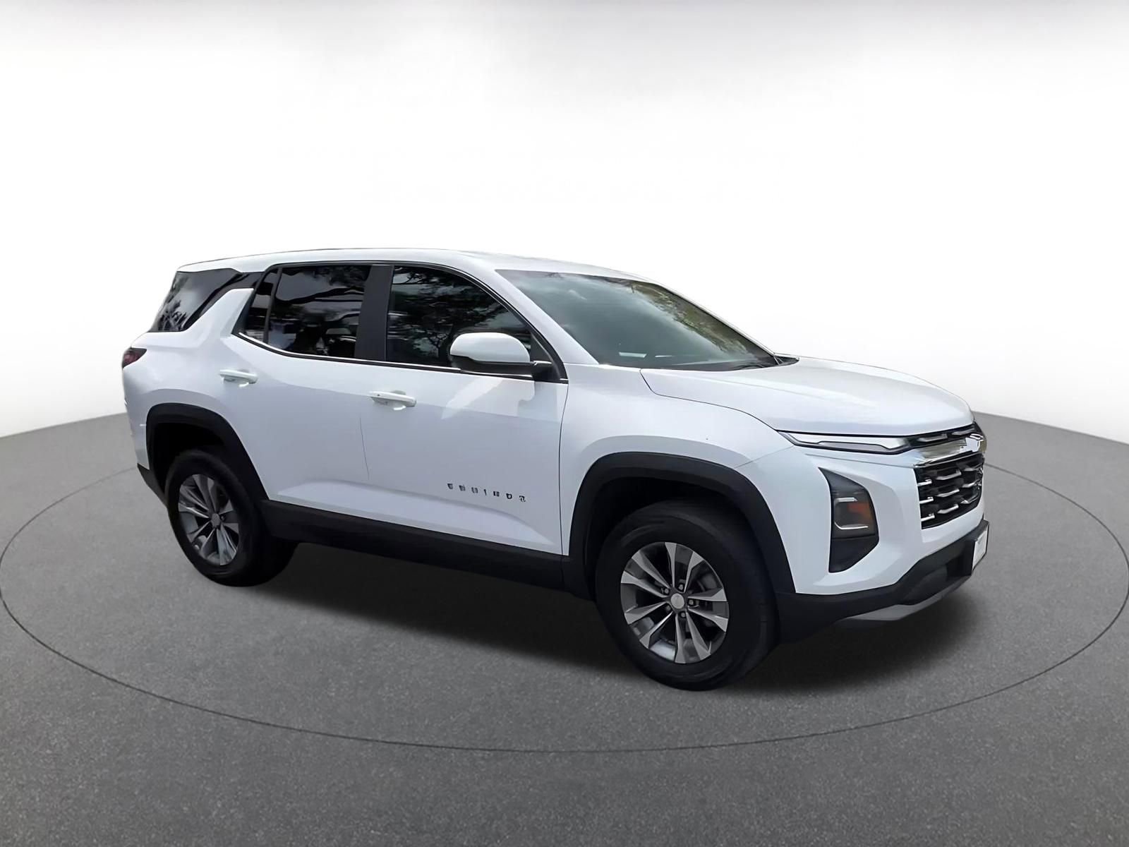 Used 2025 Chevrolet Equinox LT image 2