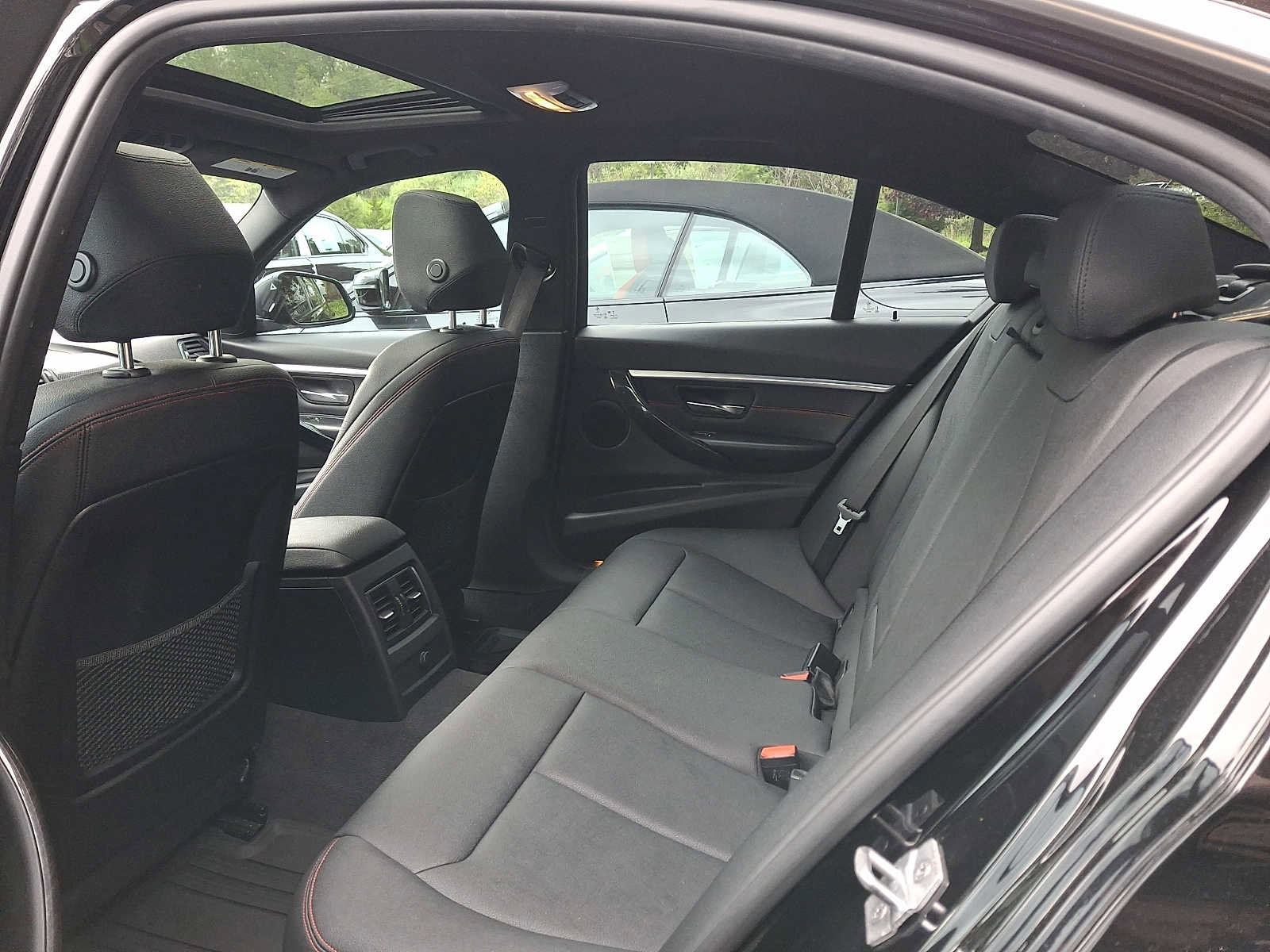 Used 2018 BMW 330i xDrive Sedan w/ Convenience Package AWD/4WD image 8