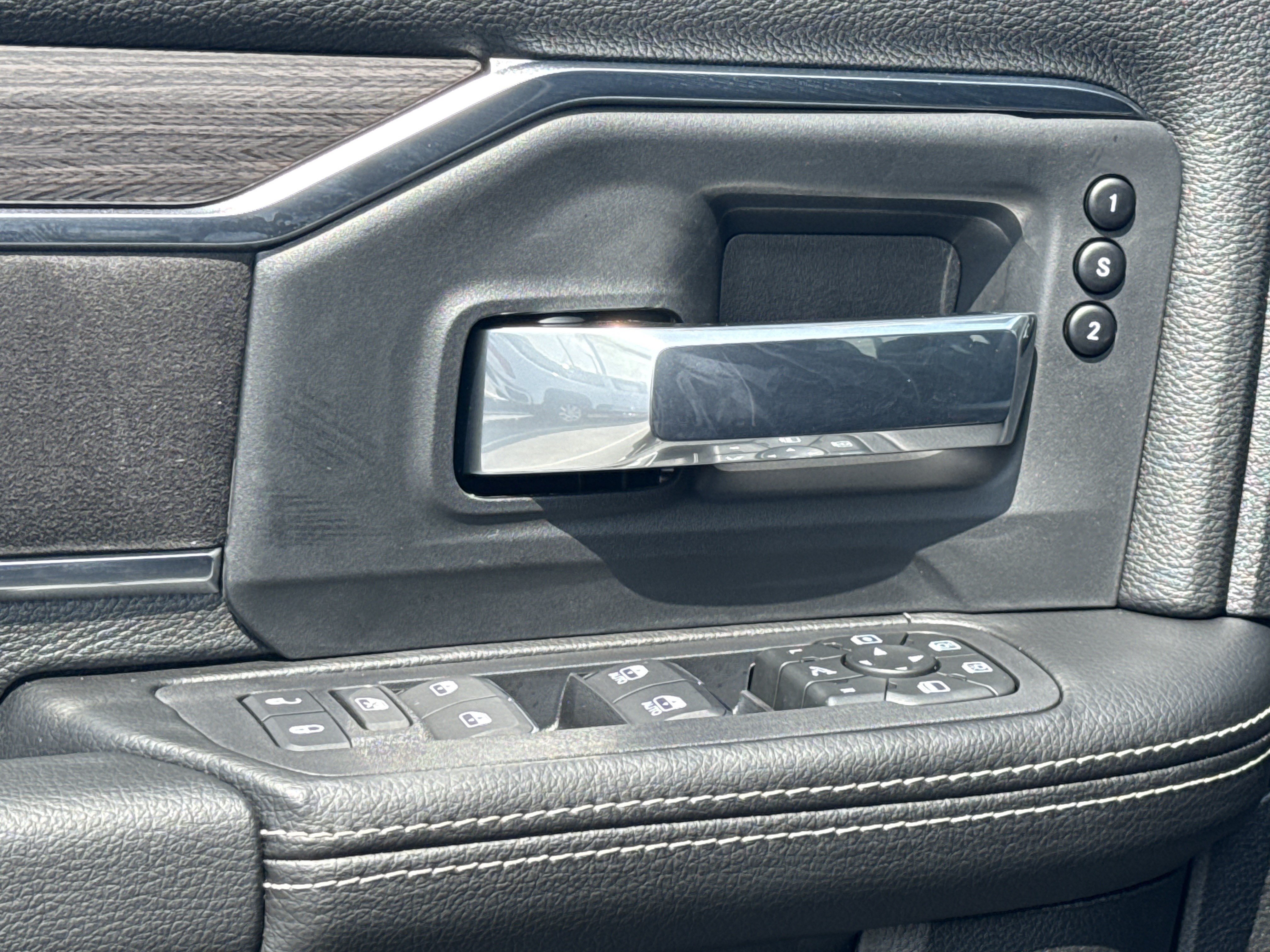 New 2026 RAM 3500 Laramie AWD/4WD image 13