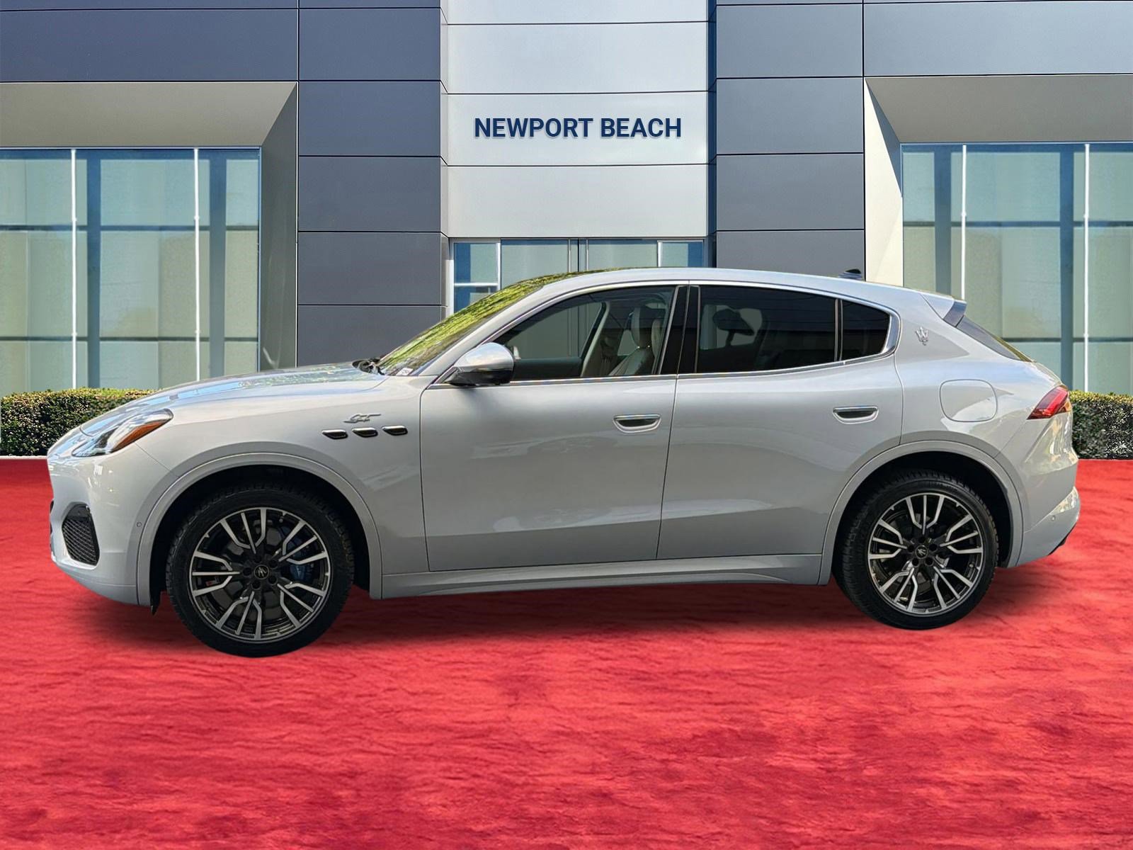 Used 2023 Maserati Grecale GT AWD/4WD image 2