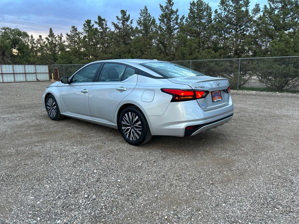 Used 2024 Nissan Altima 2.5 SV FWD image 4