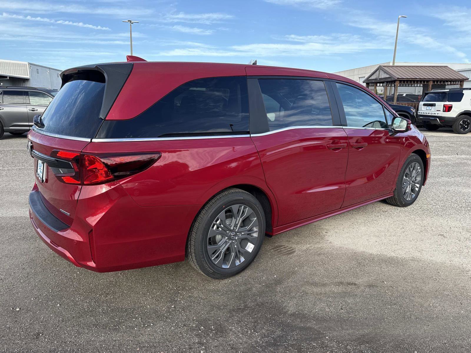 New 2026 Honda Odyssey Touring image 4