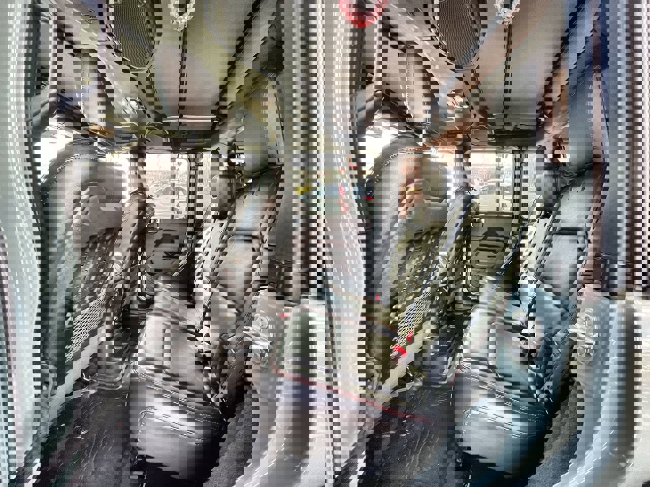 Used 2023 Jeep Wrangler Unlimited Rubicon w/ Cold Weather Group image 24