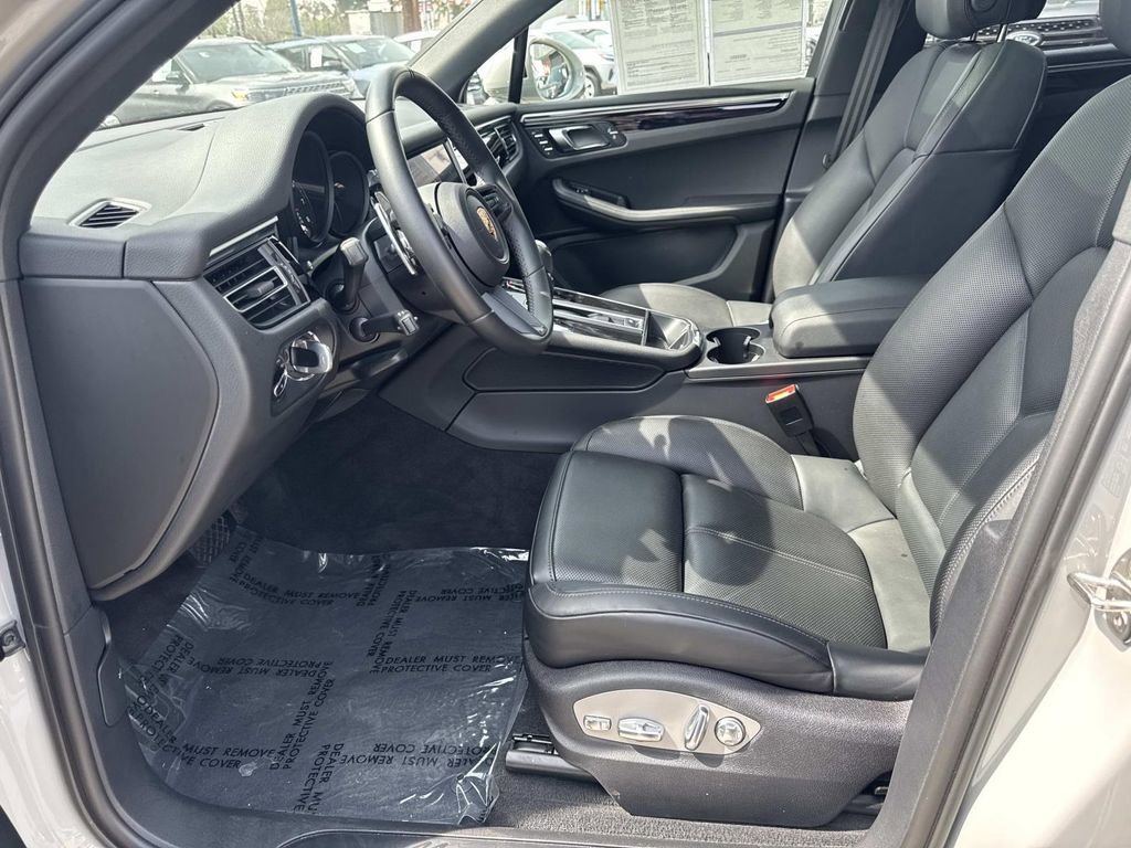 Used 2024 Porsche Macan image 19