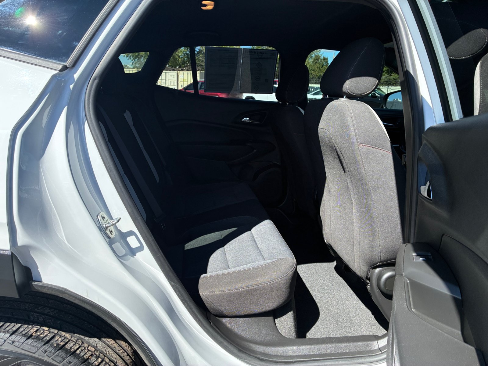 Used 2024 Chevrolet Trax RS FWD image 28