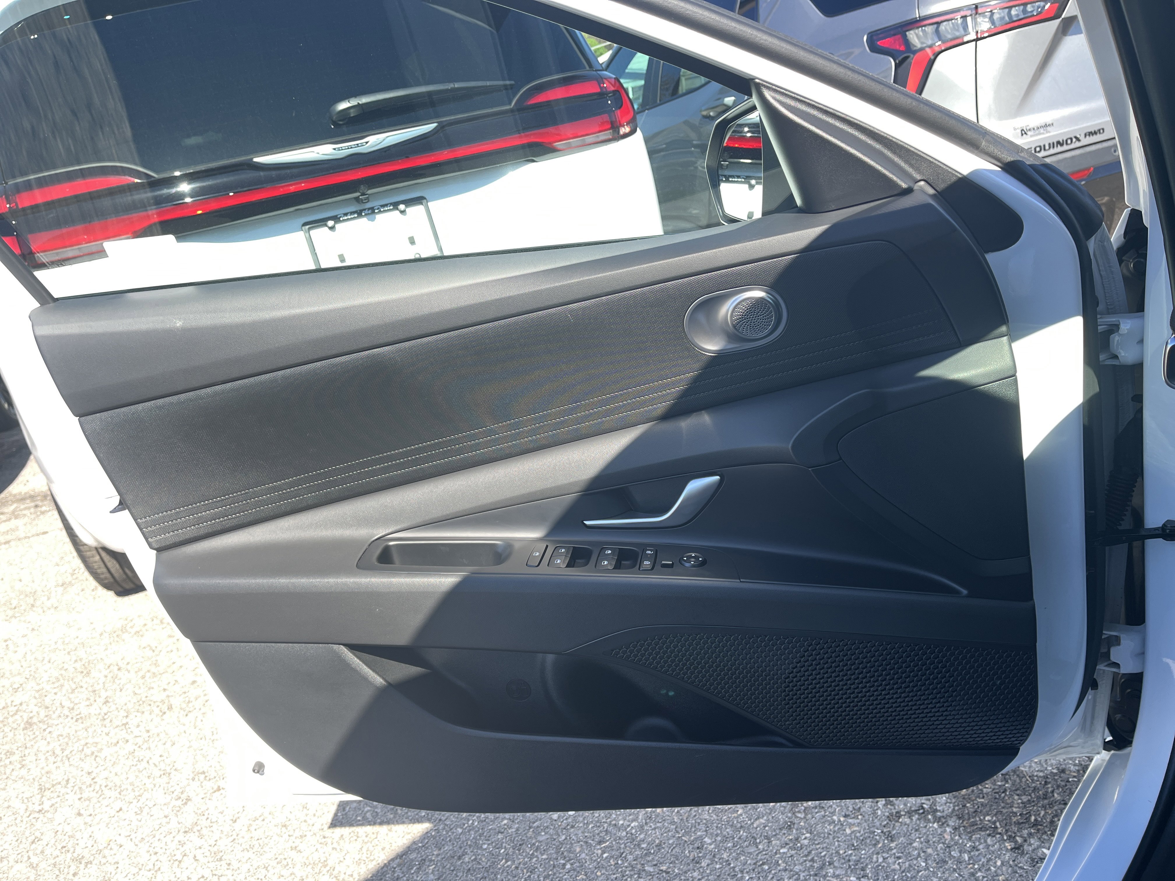 Used 2025 Hyundai Elantra Blue FWD image 16