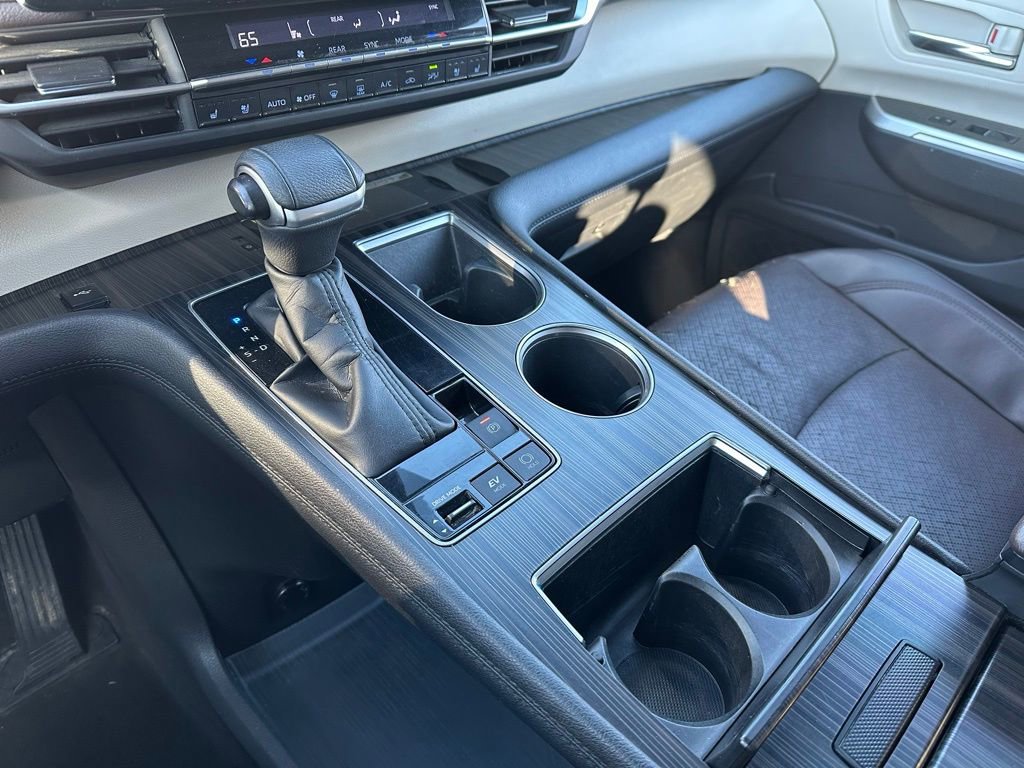 Used 2022 Toyota Sienna Platinum image 26