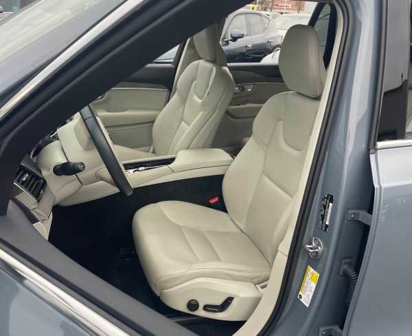 Used 2023 Volvo XC90 T8 Plus image 4