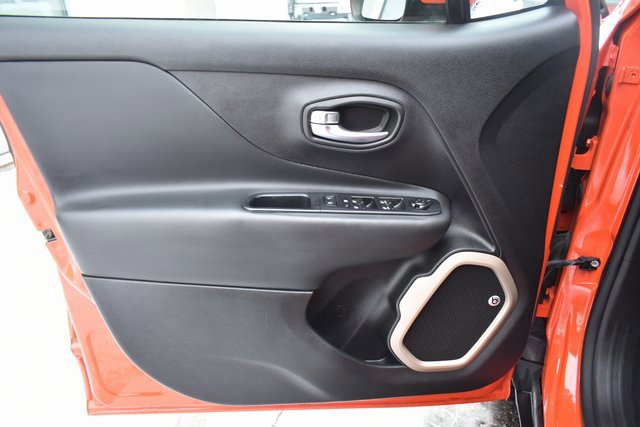Used 2016 Jeep Renegade 75th Anniversary image 14