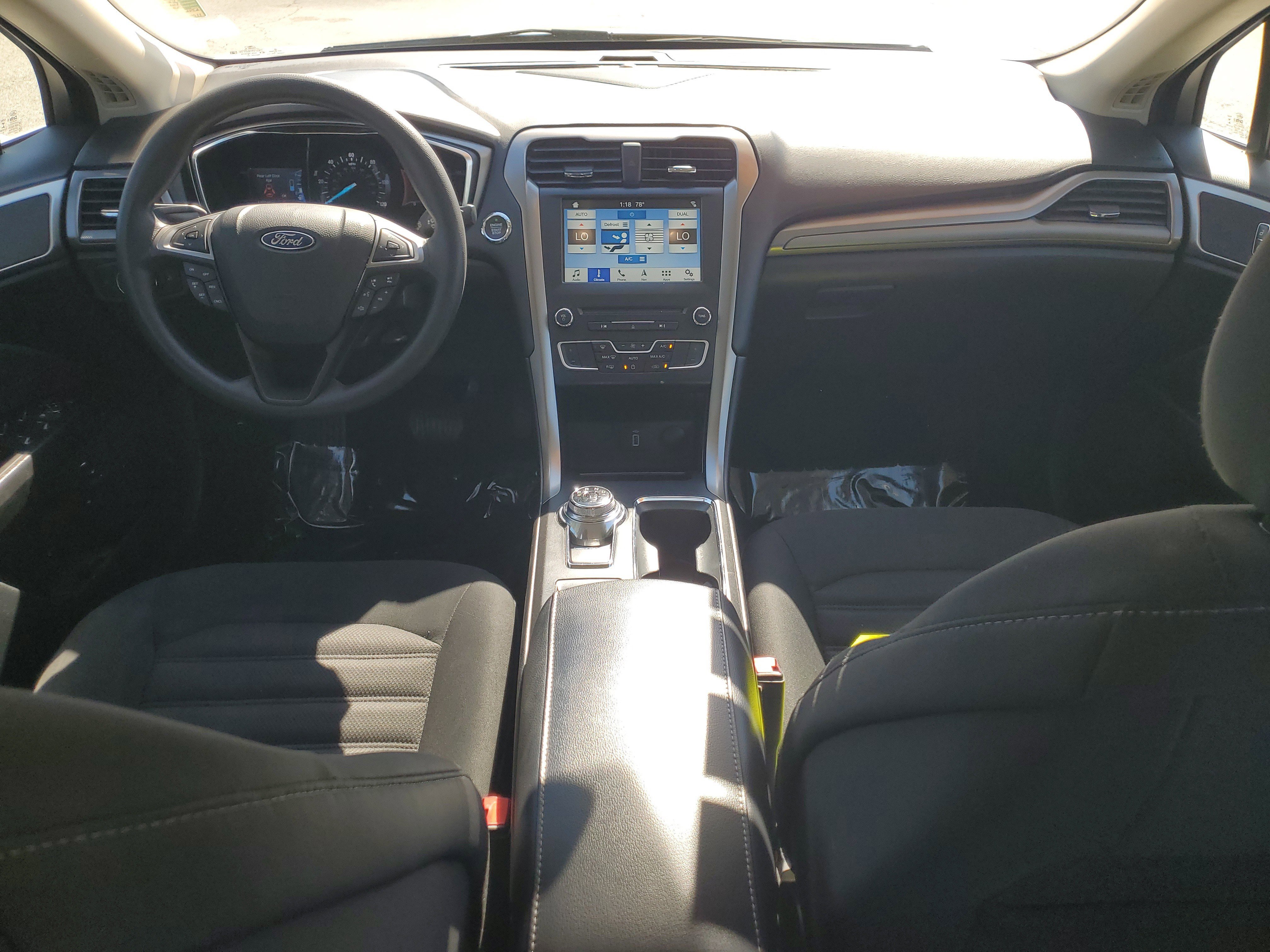 Used 2017 Ford Fusion SE image 15