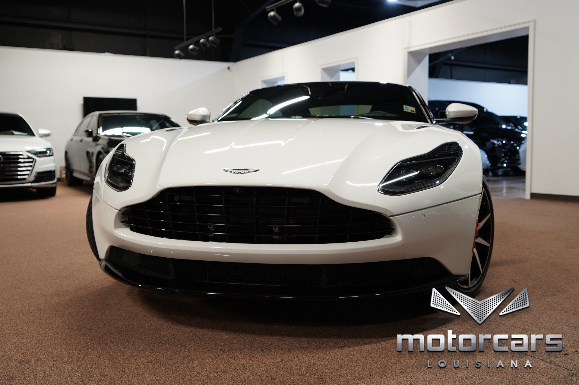 Used 2018 Aston Martin DB11 Coupe RWD image 1